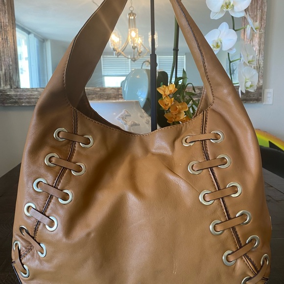 Michael Kors Bag (Tan) w/Silver Hardware. - Picture 10 of 12